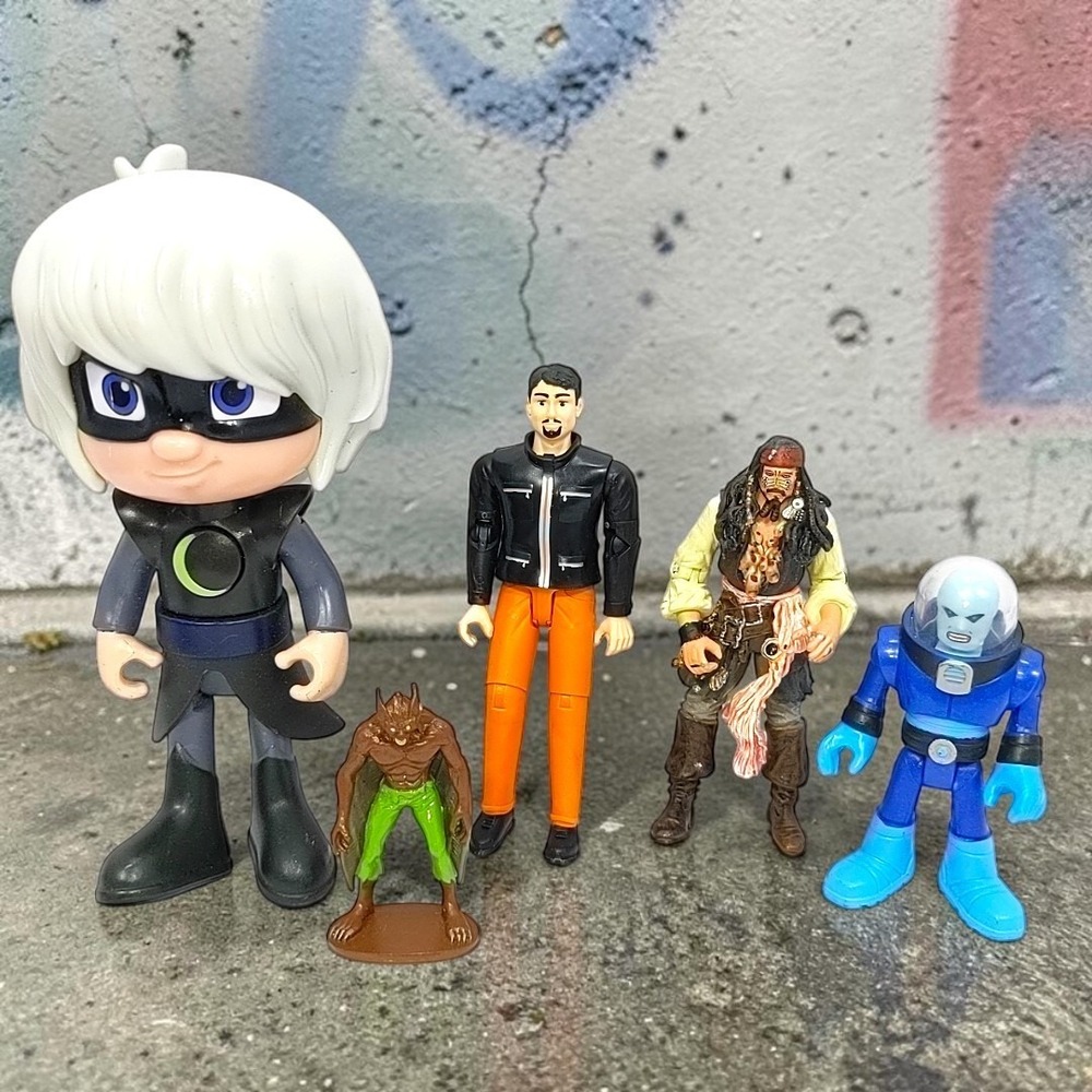 Mixed Action Figure Lot PJ Masks Moon Girl Pirates Jack Sparrow Batman Mr Freeze